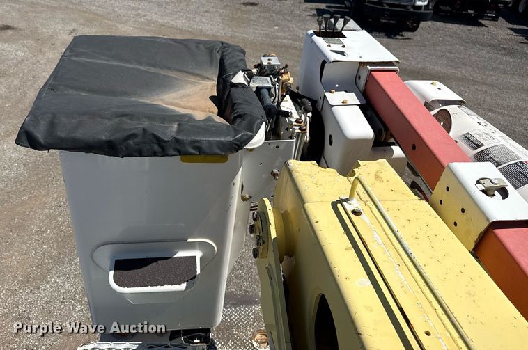 image for item EG5756 2002 Chevrolet C7500 bucket truck