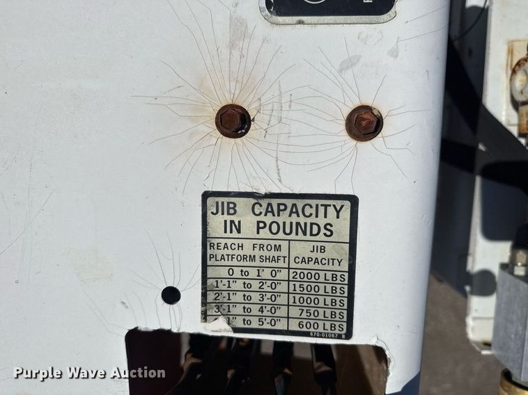 image for item EG5756 2002 Chevrolet C7500 bucket truck