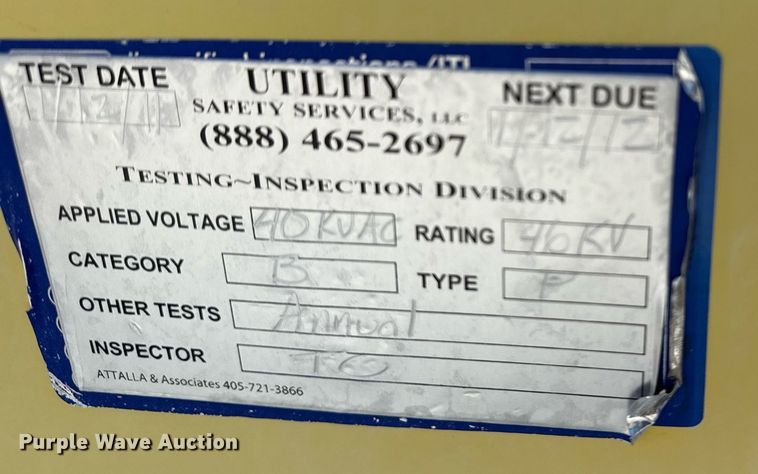 image for item EG5756 2002 Chevrolet C7500 bucket truck