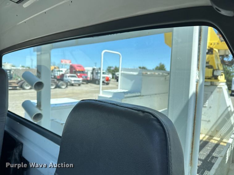 image for item EG5756 2002 Chevrolet C7500 bucket truck