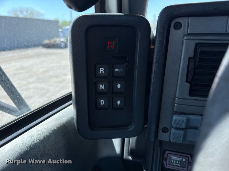 image for item EG5756 2002 Chevrolet C7500 bucket truck