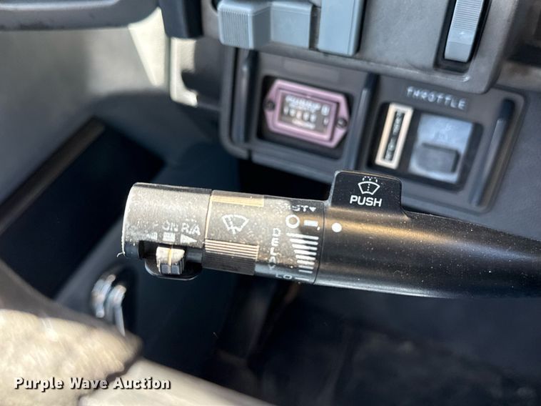 image for item EG5756 2002 Chevrolet C7500 bucket truck