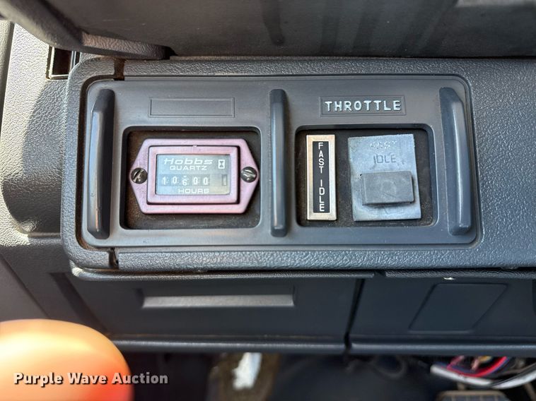 image for item EG5756 2002 Chevrolet C7500 bucket truck