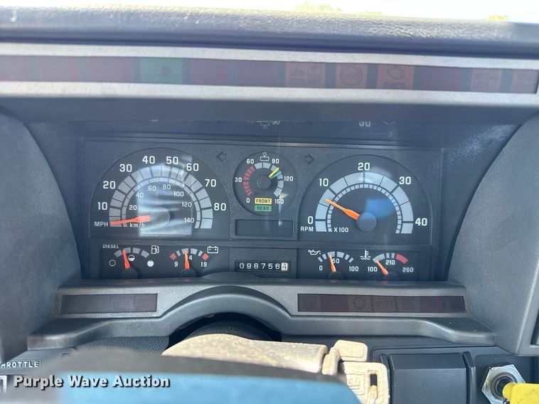 image for item EG5756 2002 Chevrolet C7500 bucket truck