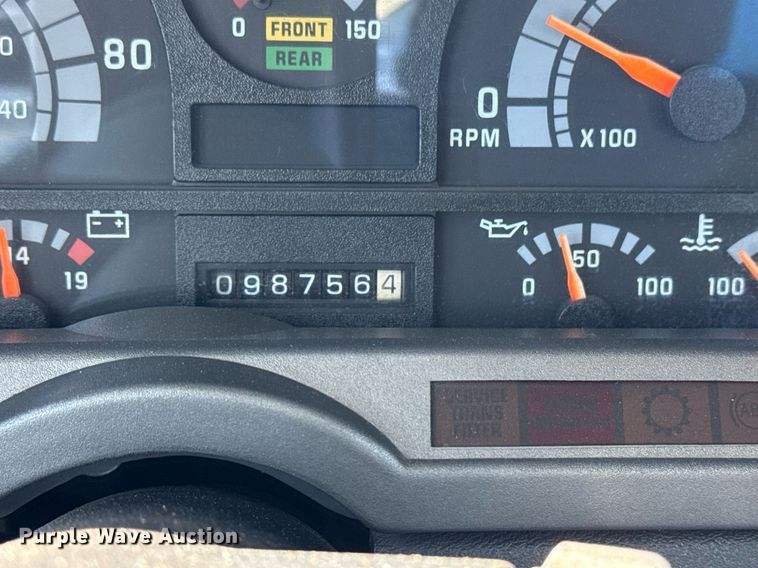 image for item EG5756 2002 Chevrolet C7500 bucket truck