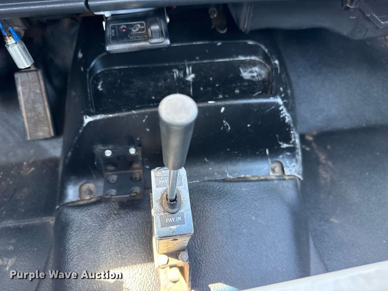 image for item EG5756 2002 Chevrolet C7500 bucket truck