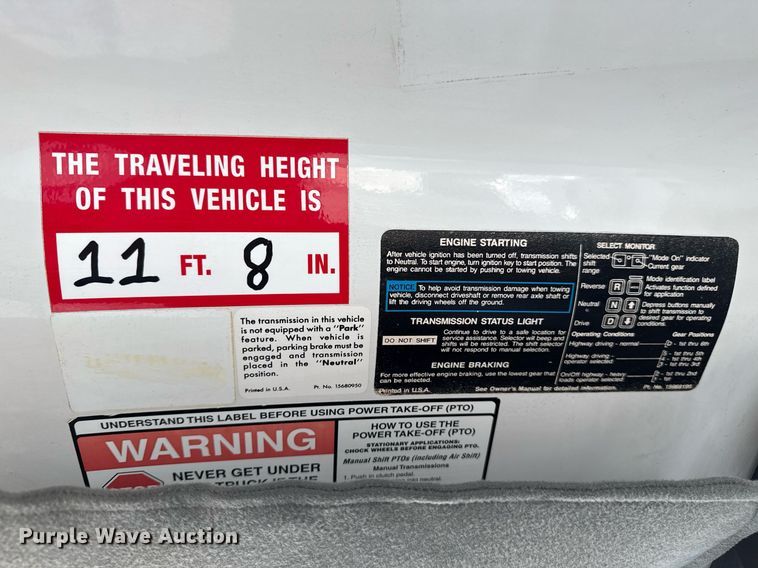 image for item EG5756 2002 Chevrolet C7500 bucket truck