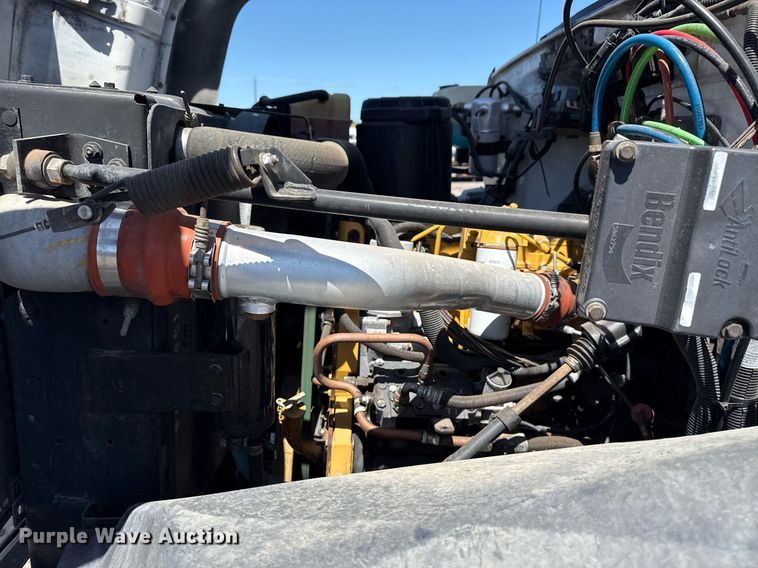 image for item EG5756 2002 Chevrolet C7500 bucket truck