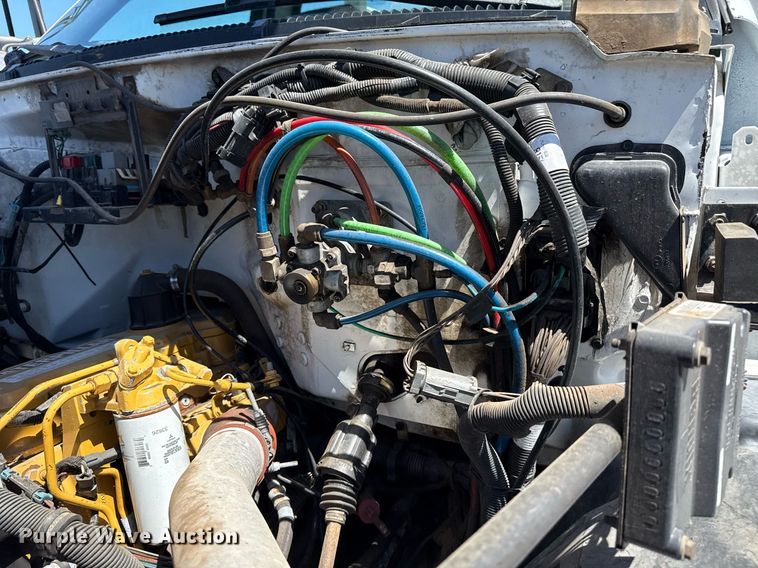 image for item EG5756 2002 Chevrolet C7500 bucket truck