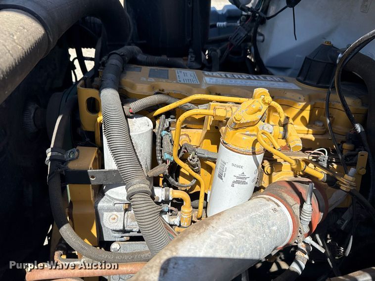 image for item EG5756 2002 Chevrolet C7500 bucket truck