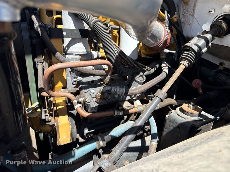 image for item EG5756 2002 Chevrolet C7500 bucket truck