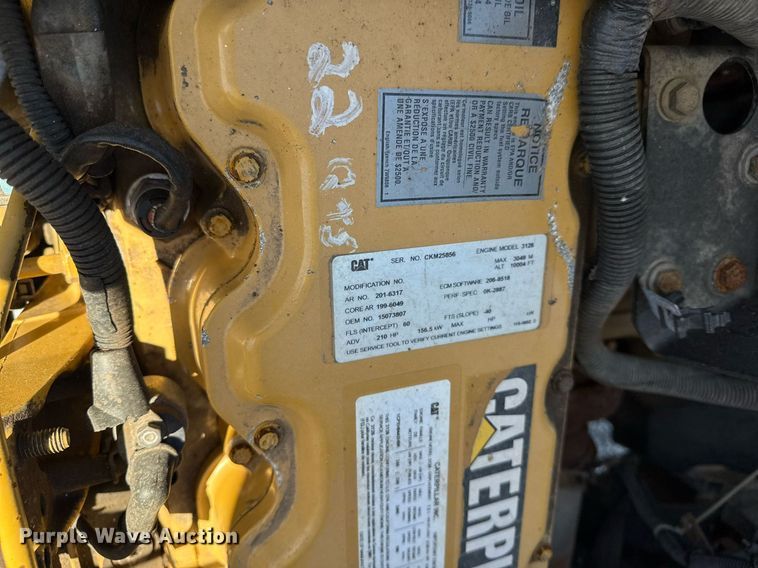 image for item EG5756 2002 Chevrolet C7500 bucket truck