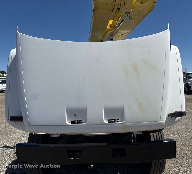 image for item EG5756 2002 Chevrolet C7500 bucket truck