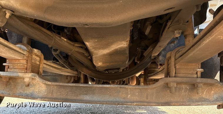 image for item EG5756 2002 Chevrolet C7500 bucket truck