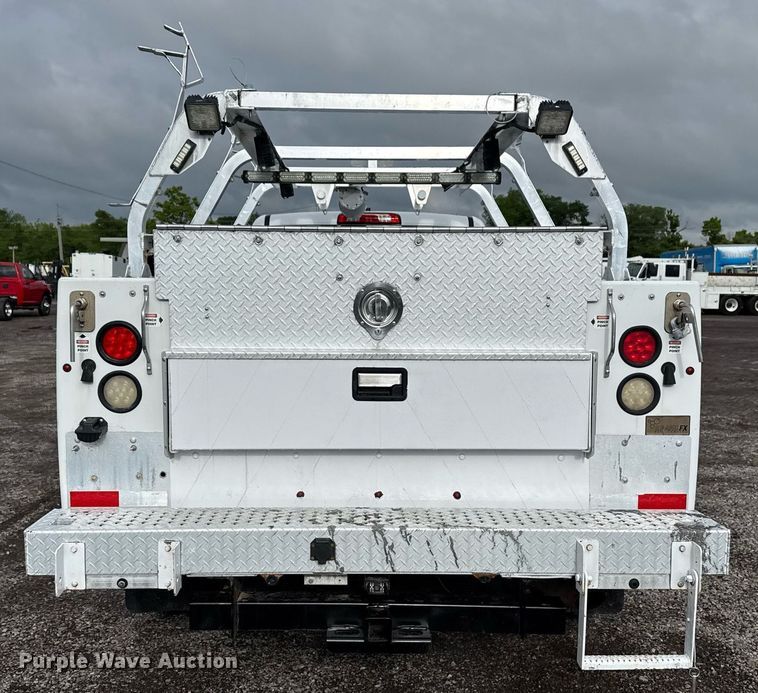 image for item EG5822 2016 Chevrolet Silverado 3500HD Crew Cab utility bed pickup truck