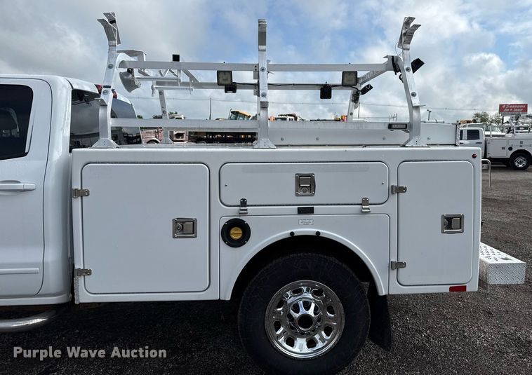 image for item EG5822 2016 Chevrolet Silverado 3500HD Crew Cab utility bed pickup truck