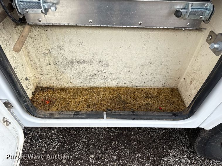 image for item EG5822 2016 Chevrolet Silverado 3500HD Crew Cab utility bed pickup truck