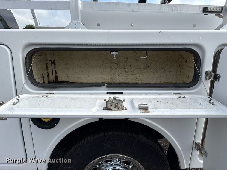 image for item EG5822 2016 Chevrolet Silverado 3500HD Crew Cab utility bed pickup truck