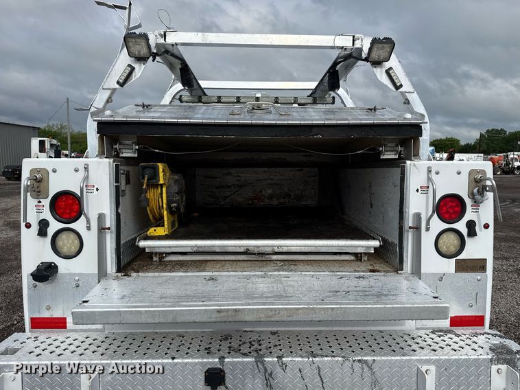 image for item EG5822 2016 Chevrolet Silverado 3500HD Crew Cab utility bed pickup truck