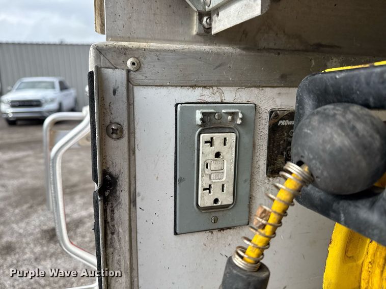 image for item EG5822 2016 Chevrolet Silverado 3500HD Crew Cab utility bed pickup truck