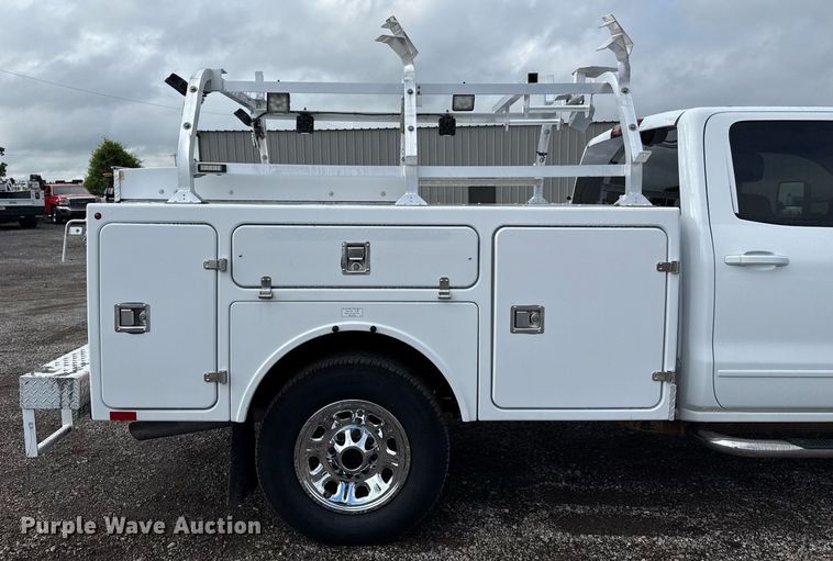 image for item EG5822 2016 Chevrolet Silverado 3500HD Crew Cab utility bed pickup truck