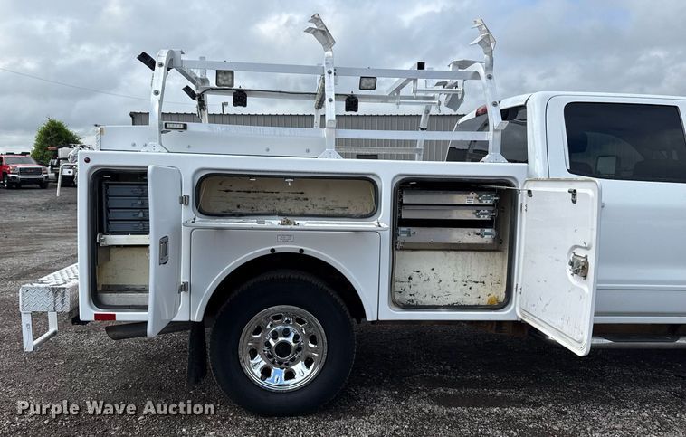 image for item EG5822 2016 Chevrolet Silverado 3500HD Crew Cab utility bed pickup truck