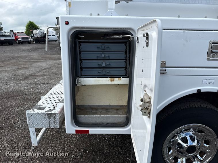 image for item EG5822 2016 Chevrolet Silverado 3500HD Crew Cab utility bed pickup truck