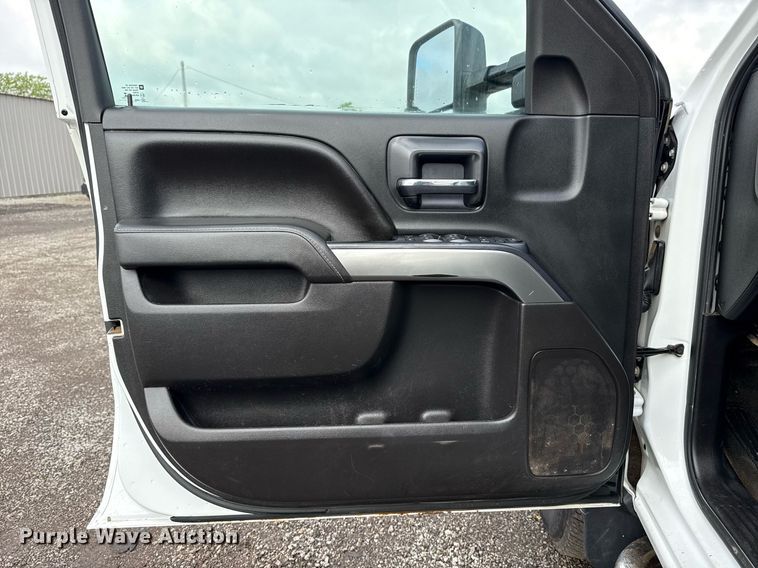 image for item EG5822 2016 Chevrolet Silverado 3500HD Crew Cab utility bed pickup truck