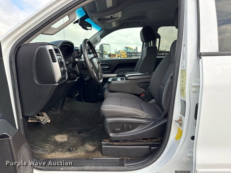 image for item EG5822 2016 Chevrolet Silverado 3500HD Crew Cab utility bed pickup truck