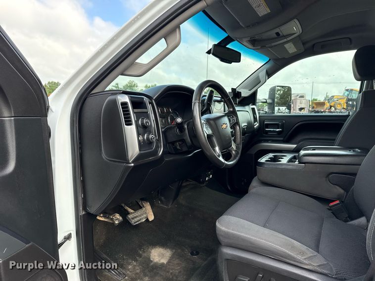 image for item EG5822 2016 Chevrolet Silverado 3500HD Crew Cab utility bed pickup truck