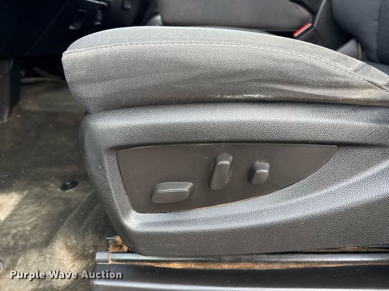 image for item EG5822 2016 Chevrolet Silverado 3500HD Crew Cab utility bed pickup truck