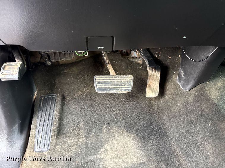 image for item EG5822 2016 Chevrolet Silverado 3500HD Crew Cab utility bed pickup truck