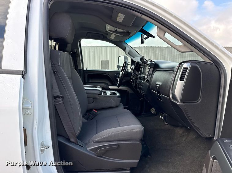 image for item EG5822 2016 Chevrolet Silverado 3500HD Crew Cab utility bed pickup truck