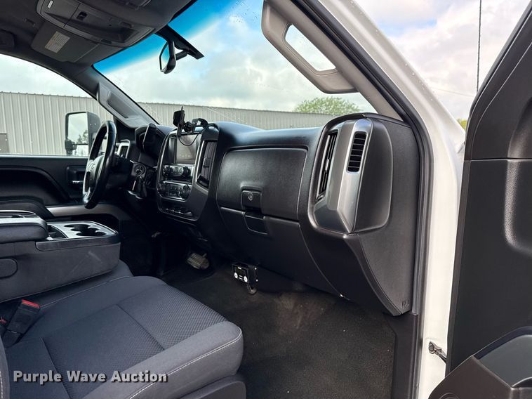 image for item EG5822 2016 Chevrolet Silverado 3500HD Crew Cab utility bed pickup truck