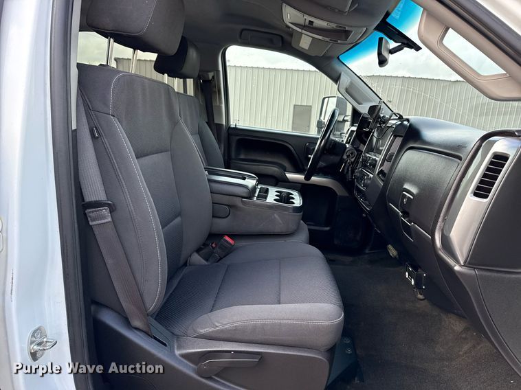 image for item EG5822 2016 Chevrolet Silverado 3500HD Crew Cab utility bed pickup truck