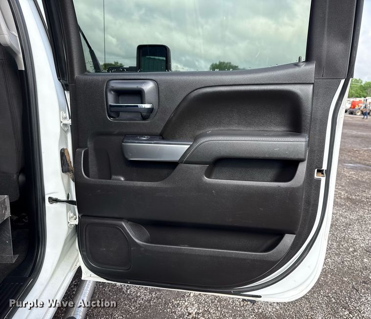 image for item EG5822 2016 Chevrolet Silverado 3500HD Crew Cab utility bed pickup truck