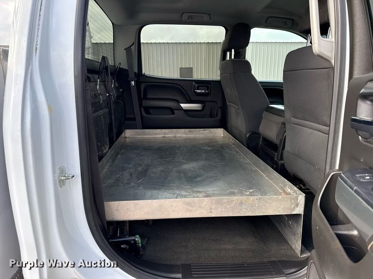 image for item EG5822 2016 Chevrolet Silverado 3500HD Crew Cab utility bed pickup truck