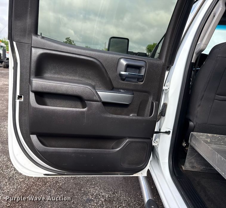 image for item EG5822 2016 Chevrolet Silverado 3500HD Crew Cab utility bed pickup truck