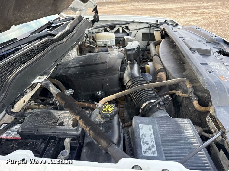 image for item EG5822 2016 Chevrolet Silverado 3500HD Crew Cab utility bed pickup truck