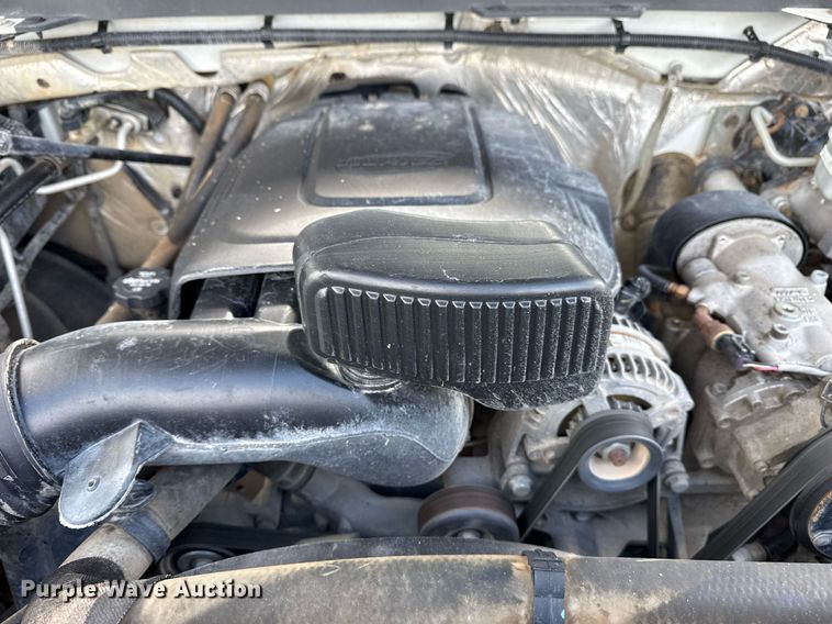 image for item EG5822 2016 Chevrolet Silverado 3500HD Crew Cab utility bed pickup truck