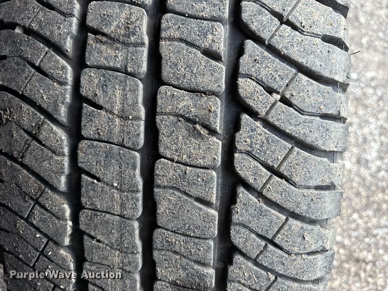 image for item EG5822 2016 Chevrolet Silverado 3500HD Crew Cab utility bed pickup truck