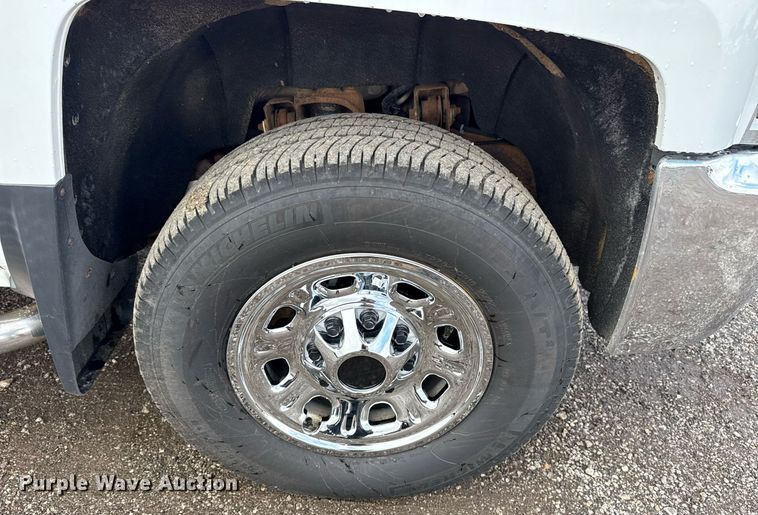 image for item EG5822 2016 Chevrolet Silverado 3500HD Crew Cab utility bed pickup truck