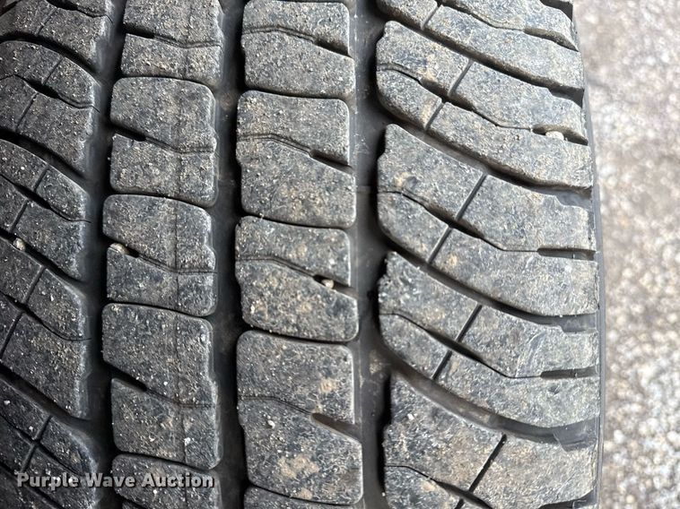 image for item EG5822 2016 Chevrolet Silverado 3500HD Crew Cab utility bed pickup truck