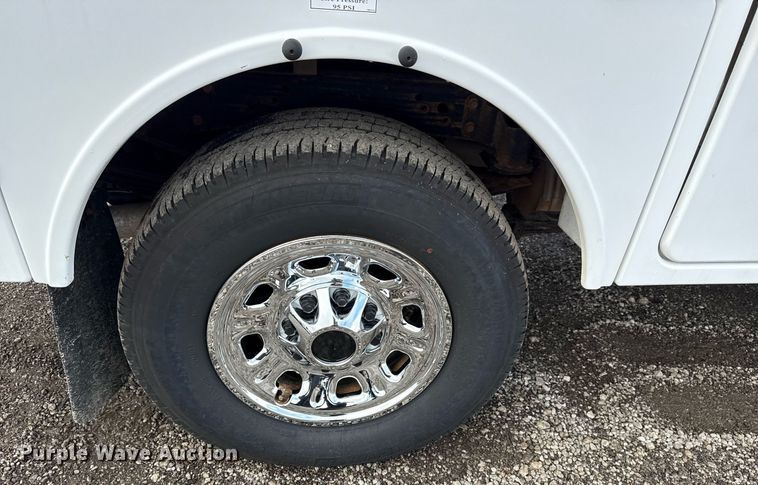 image for item EG5822 2016 Chevrolet Silverado 3500HD Crew Cab utility bed pickup truck