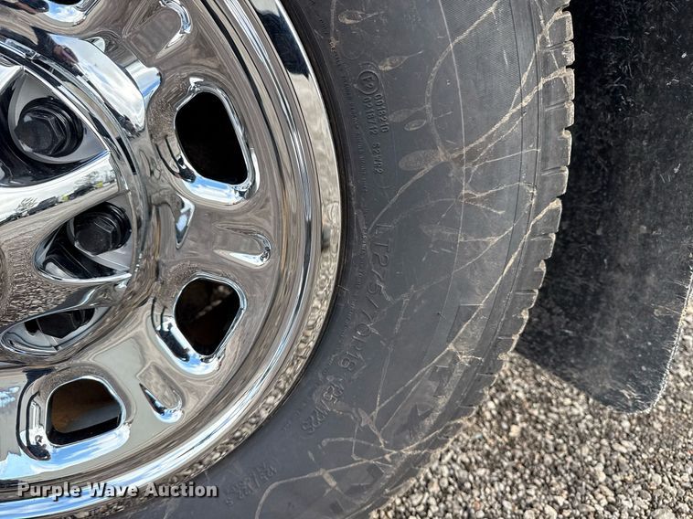 image for item EG5822 2016 Chevrolet Silverado 3500HD Crew Cab utility bed pickup truck