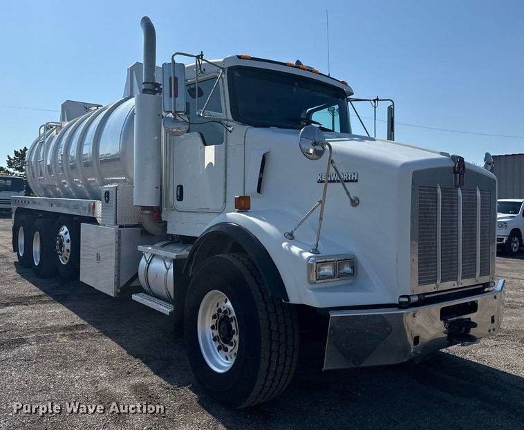 image for item EG5836 2006 Kenworth T800 vacuum truck