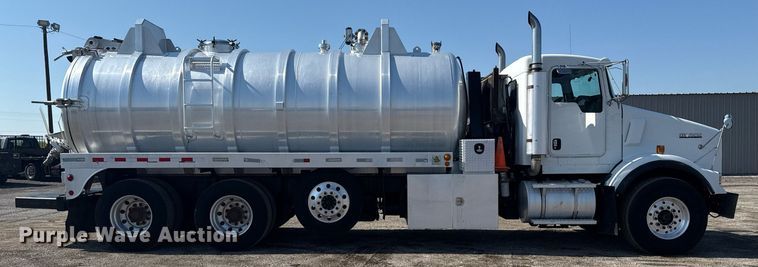 image for item EG5836 2006 Kenworth T800 vacuum truck