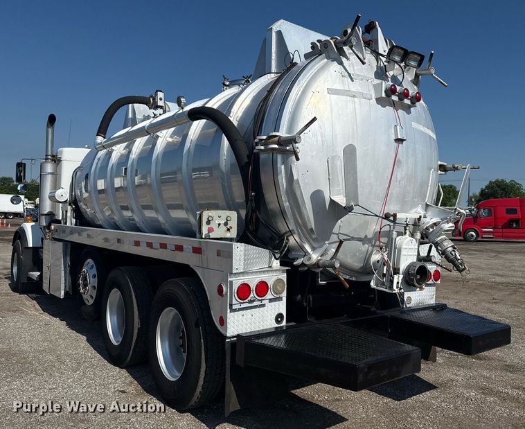 image for item EG5836 2006 Kenworth T800 vacuum truck