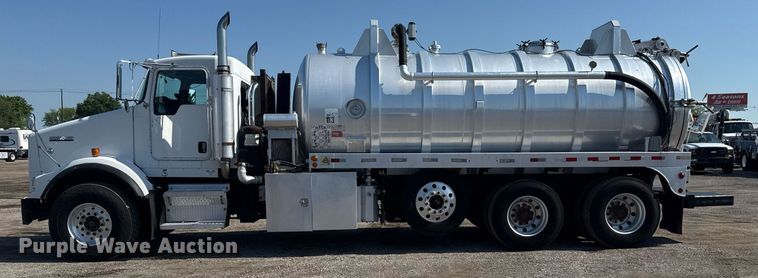 image for item EG5836 2006 Kenworth T800 vacuum truck