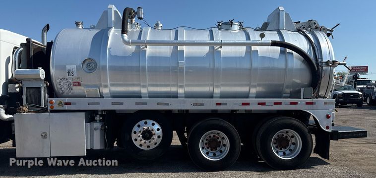 image for item EG5836 2006 Kenworth T800 vacuum truck